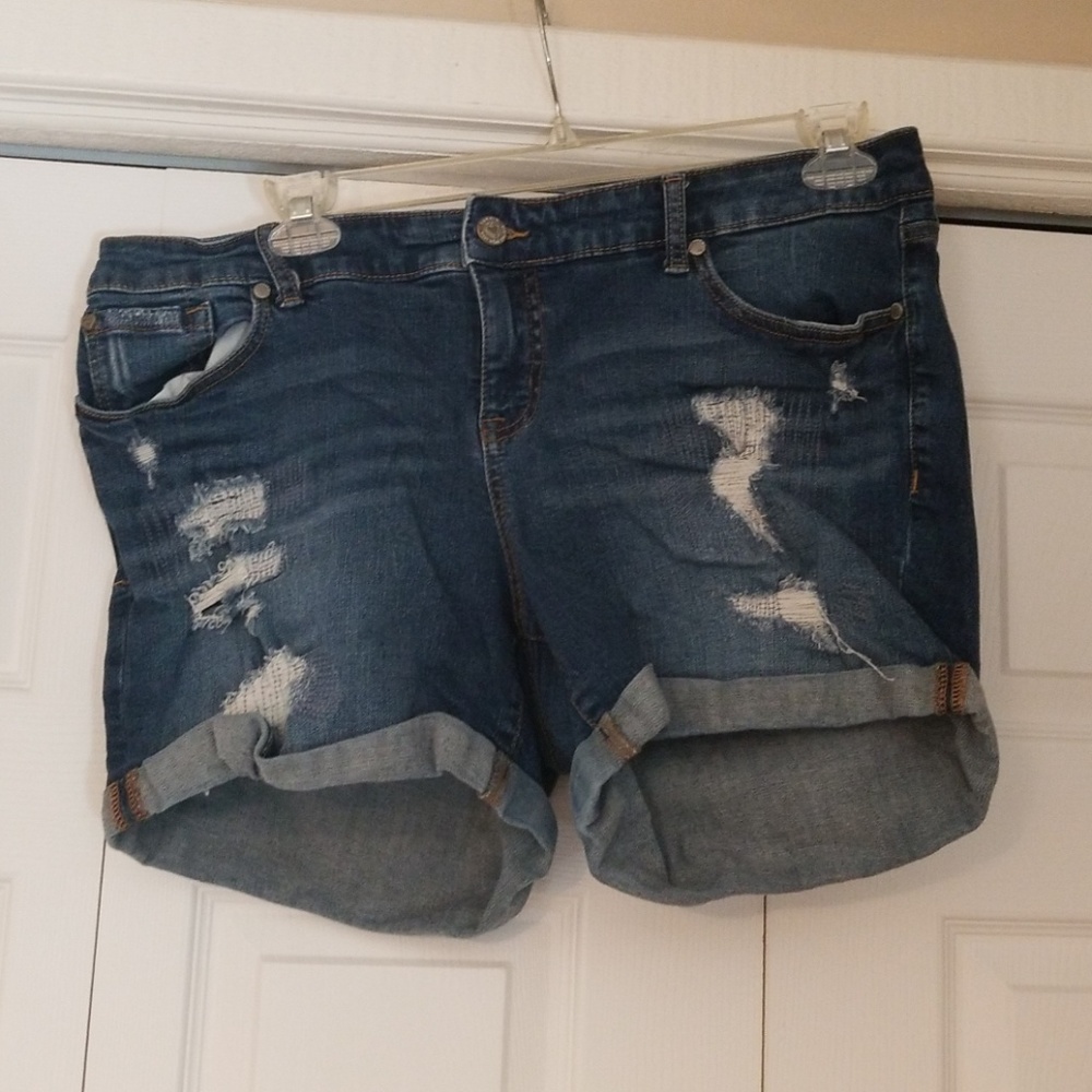 EUC TORRID SHORTS SZ 16
